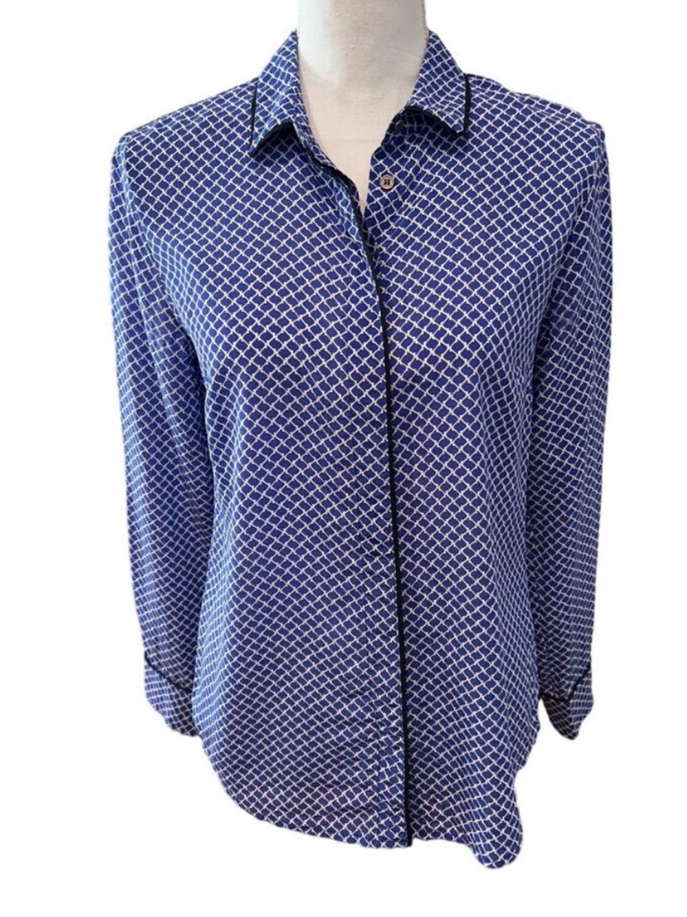 💙Club Monaco💙 GUC 100% Silk Blue/White Button Down Blouse. MEDIUM.